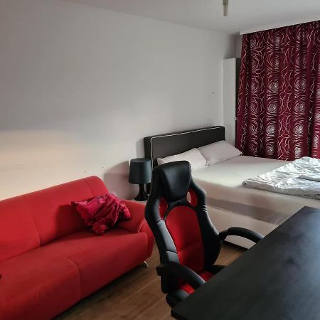 Sehr Schoene Drei Zimmer Deluex Wohnung In Sindelfingen Exterior foto
