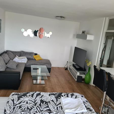 Sehr Schoene Drei Zimmer Deluex Wohnung In Sindelfingen Exterior foto