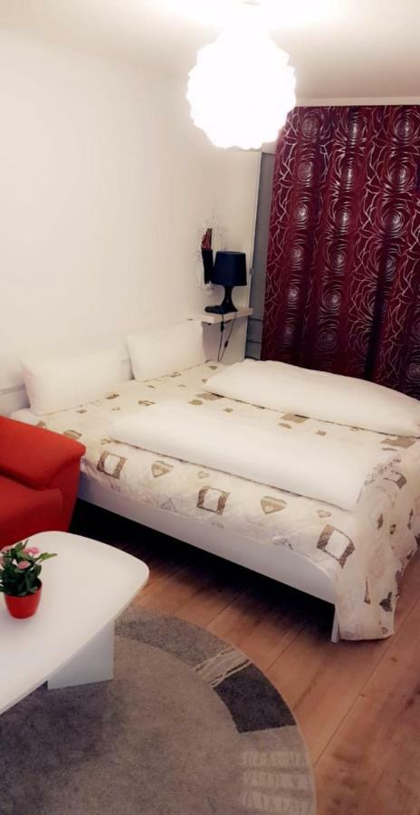Sehr Schoene Drei Zimmer Deluex Wohnung In Sindelfingen Exterior foto